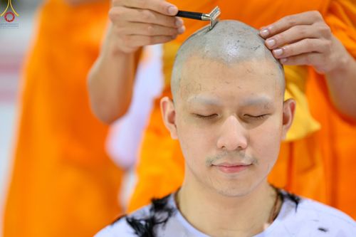 ภาพ No.47493:ประมวลภาพพิธีตัดปอยผม โครงการบรรพชาอุปสมบทหมู่ รุ่นเข้าพรรษา 2565