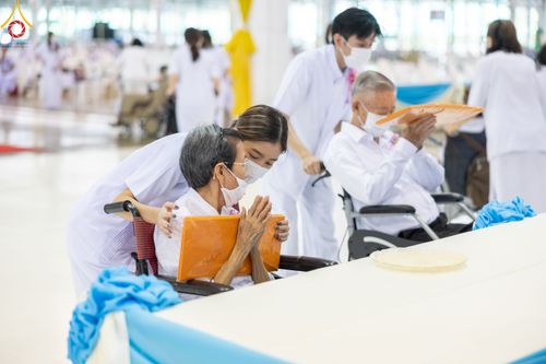 ภาพ No.52454:ประมวลภาพวันคล้ายวันเกิดครบรอบ 138 ปี พระมงคลเทพมุนี (สด จนฺทสโร) พระผู้ปราบมาร ชุดที่ 1