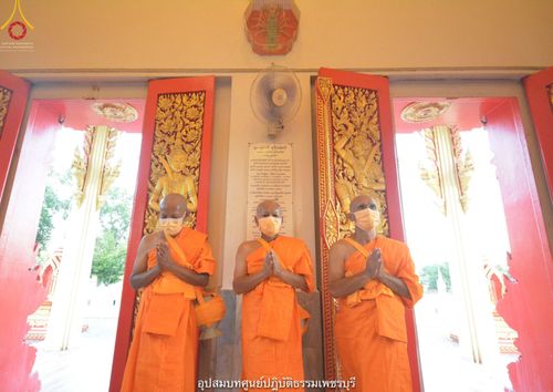 ภาพ No.40711:พิธีตัดปอยผม ปลงผม ขอขมารับผ้าไตรและพิธีบรรพชา ในโครงการอุปสมบท บูชาธรรมมหาปูชนียาจารย์ ประจำปี 2564 ชุดที่ 15