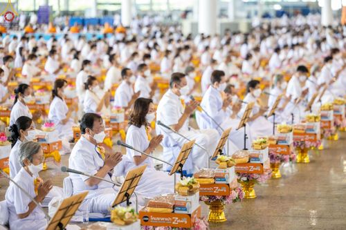 ภาพ No.48223:ประมวลภาพพิธีถวายผ้าอาบน้ำฝน และประทีปโคมไฟ เนื่องในวันอาสาฬหบูชา ประจำปี 2565