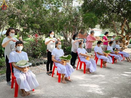 ภาพ No.42106:พิธีตัดปอยผม ปลงผม ขอขมารับผ้าไตรและพิธีบรรพชา ในโครงการอุปสมบท บูชาธรรมมหาปูชนียาจารย์ ประจำปี 2564 ชุดที่ 20