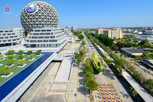 ภาพ No.42695:พิธีอัญเชิญมยุรนาวากาศ ประดิษฐาน ณ อาคาร 100 ปี เนื่องในวันคล้ายวันเกิด ครบ 113 ปี คุณยายอาจารย์มหารัตนอุบาสิกาจันทร์ ขนนกยูง