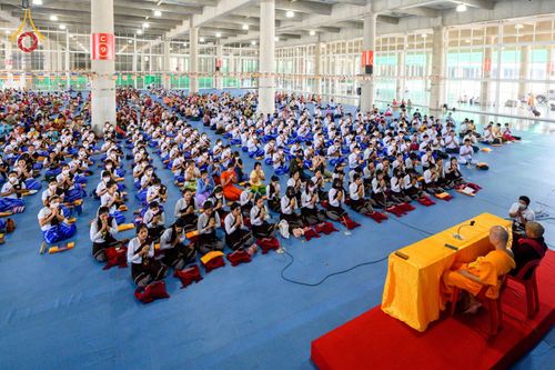 ภาพ No.52081:ประมวลภาพพิธีตักบาตรมิตรภาพไทย-เมียนมาร์ 105 รูป ณ วัดพระธรรมกาย