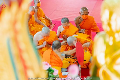 ภาพ No.40390:พิธีตัดปอยผม ปลงผม ขอขมารับผ้าไตรและพิธีบรรพชา ในโครงการอุปสมบท บูชาธรรมมหาปูชนียาจารย์ ประจำปี 2564 ชุดที่ 12