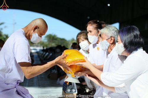 ภาพ No.40547:พิธีตัดปอยผม ปลงผม ขอขมารับผ้าไตรและพิธีบรรพชา ในโครงการอุปสมบท บูชาธรรมมหาปูชนียาจารย์ ประจำปี 2564 ชุดที่ 14