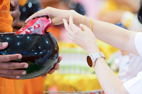 ภาพ No.41066:พิธีตัดปอยผม ปลงผม ขอขมารับผ้าไตรและพิธีบรรพชา ในโครงการอุปสมบท บูชาธรรมมหาปูชนียาจารย์ ประจำปี 2564 ชุดที่ 19