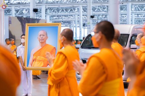 ภาพ No.48527:ประมวลภาพพิธีรับร่างนักสร้างบารมี พระเดชพระคุณพระสุธรรมญาณวิเทศ วิ. (สุธรรม สุธมฺโม)