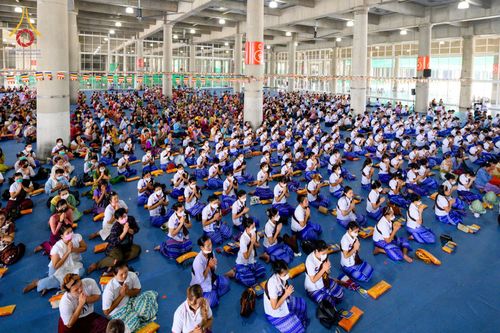 ภาพ No.52080:ประมวลภาพพิธีตักบาตรมิตรภาพไทย-เมียนมาร์ 105 รูป ณ วัดพระธรรมกาย