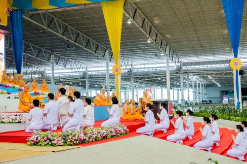 ภาพ No.38789:พิธีทอดกฐินสามัคคี ณ สภาธรรมกายสากล วัดพระธรรมกาย
