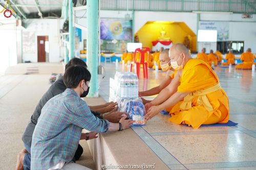 ภาพ No.40968:พิธีตัดปอยผม ปลงผม ขอขมารับผ้าไตรและพิธีบรรพชา ในโครงการอุปสมบท บูชาธรรมมหาปูชนียาจารย์ ประจำปี 2564 ชุดที่ 18