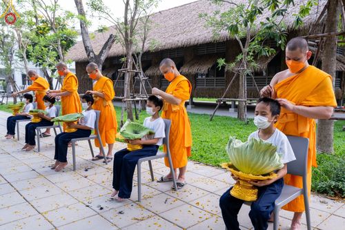 ภาพ No.44490:ประมวลภาพพิธีปลงผม โครงการบรรพชาสามเณรหน่อแก้วเปรียญธรรมรุ่นที่ 10