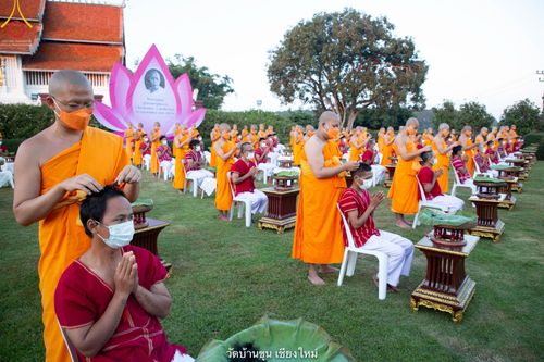 ภาพ No.39334:พิธีตัดปอยผมและปลงผมในโครงการอุปสมบท บูชาธรรมมหาปูชนียาจารย์ ประจำปี 2564 ชุดที่ 1