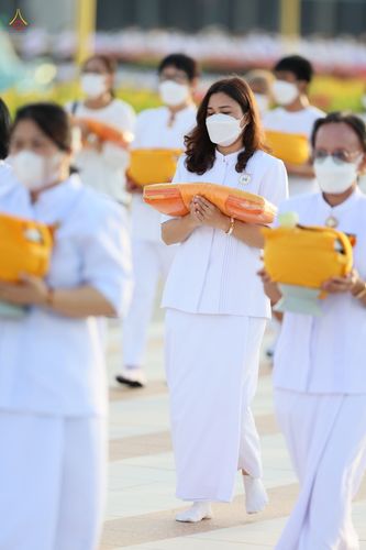 ภาพ No.47569:ประมวลภาพพิธีขอขมาและมอบผ้าไตร โครงการบรรพชาอุปสมบทหมู่ รุ่นเข้าพรรษา 2565