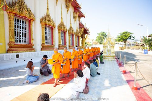 ภาพ No.40212:พิธีตัดปอยผม ปลงผม ขอขมารับผ้าไตรและพิธีบรรพชา ในโครงการอุปสมบท บูชาธรรมมหาปูชนียาจารย์ ประจำปี 2564 ชุดที่ 10