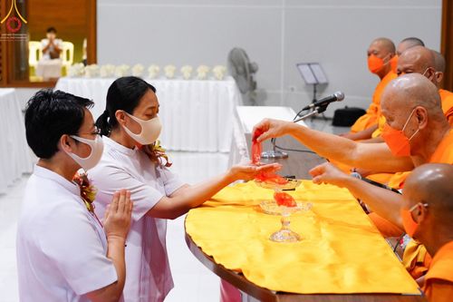 ภาพ No.52187:ประมวลภาพพิธีสักการะพระมงคลเทพมุนี (สด จนฺทสโร) ณ ศูนย์ปฏิบัติธรรมพระมงคลเทพมุนี