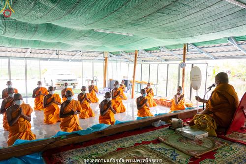 ภาพ No.39513:พิธีตัดปอยผม ปลงผม ขอขมารับผ้าไตรและพิธีบรรพชา ในโครงการอุปสมบท บูชาธรรมมหาปูชนียาจารย์ ประจำปี 2564  ชุดที่ 2