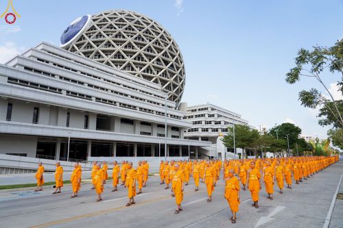 ภาพ No.43259:พิธีอัญเชิญมยุรนาวากาศ บูชาธรรมมหาปูชนียาจารย์ วันพฤหัสบดีที่ 3 กุมภาพันธ์ พ.ศ. 2565