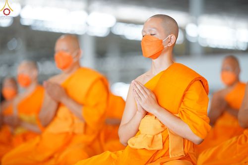 ภาพ No.48227:ประมวลภาพพิธีถวายผ้าอาบน้ำฝน และประทีปโคมไฟ เนื่องในวันอาสาฬหบูชา ประจำปี 2565