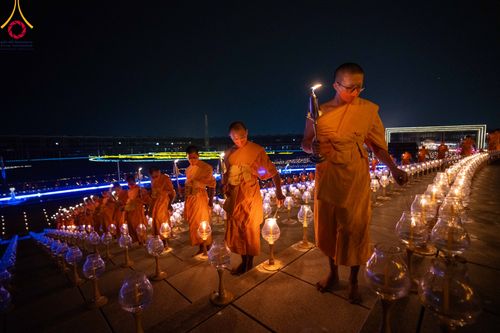 ภาพ No.90274:พิธีจุดประทีป 20,000 ดวง บูชาพระมหาธรรมกายเจดีย์ และบูชาพระมงคลเทพมุนี(สด จนฺทสโร) พระผู้ปราบมาร วันอังคารที่ 10 ตุลาคม พ.ศ. 2566 ณ ลานธรรมพระมหาธรรมกายเจดีย์ วัดพระธรรมกาย จ.ปทุมธานี