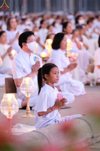 ภาพ No.122146:พิธีจุดประทีปถวายเป็นพุทธบูชา และบูชาธรรมมหาปูชนียาจารย์ พระมงคลเทพมุนี(สด จนฺทสโร) ในโครงการธรรมยาตรา กตัญญูบูชา มหาปูชนียาจารย์ พระมงคลเทพมุนี(สด จนฺทสโร) พระผู้ปราบมาร อนุสรณ์สถาน 7 แห่ง ปีที่ 12 วันที่ 31 มกราคม พ.ศ. 2567 ณ วัดพระธรรมกาย จ.ปทุมธานี