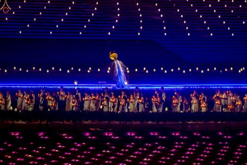 ภาพ No.224134:วันวิสาขบูชา วันอาทิตย์ที่ 11 พฤษภาคม พ.ศ. 2568 พิธีจุดวิสาขประทีป ,  พิธีเวียนประทักษิณรอบพระมหาธรรมกายเจดีย์ , พิธีฉลองชัยสวดมนต์บทธัมมจักกัปปวัตตนสูตร ครบ 7,357,000,000 จบ ณ มหารัตนวิหารคด วัดพระธรรมกาย