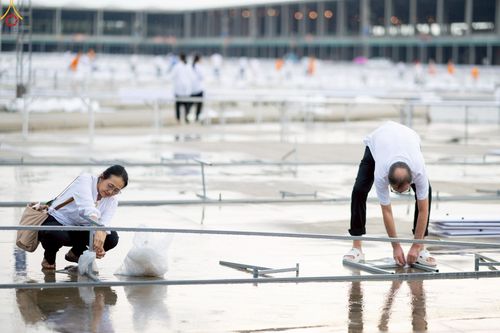 ภาพ No.225228:วันที่ 20 - 27 เมษายน พ.ศ. 2568 "ภาพแห่งความปลื้มที่ไม่มีวันจบ" คณะสงฆ์สามเณร เจ้าหน้าที่ และสาธุชน ร่วมแรงร่วมใจกันเตรียมงานและเก็บงาน เพื่อวันคุ้มครองโลก พิธีถวายมหาสังฆทานคณะสงฆ์ 40,000 กว่าวัดทั่วประเทศ