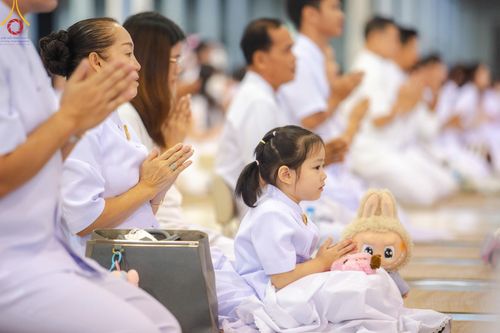 ภาพ No.151335:พิธีบูชาข้าวพระ ในวันอาทิตย์ต้นเดือน วันที่ 1 กันยายน พ.ศ. 2567 ณ สภาธรรมกายสากล วัดพระธรรมกาย