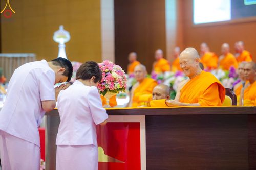 ภาพ No.167874:พิธีทอดกฐิน และ พิธีกรานกฐิน ในวันอาทิตย์ที่ 3 พฤศจิกายน พ.ศ. 2567 ณ วัดพระธรรมกาย จ.ปทุมธานี