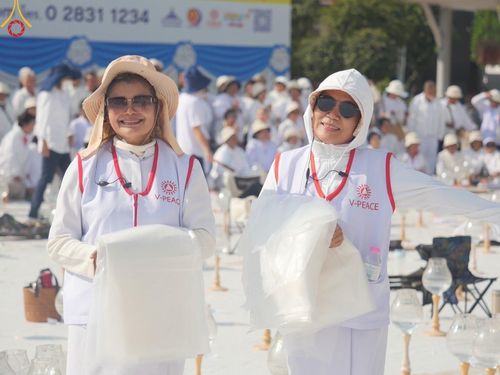 ภาพ No.204190:V.52 สารพัดV สารพัดดี ที่วัดสองพี่น้อง ในโครงการธรรมยาตรา กตัญญูบูชา มหาปูชนียาจารย์ พระมงคลเทพมุนี(สด จนฺทสโร) พระผู้ปราบมาร อนุสรณ์สถาน 7 แห่ง ปีที่ 13 ระหว่างวันที่ 2-31 มกราคม พ.ศ. 2568