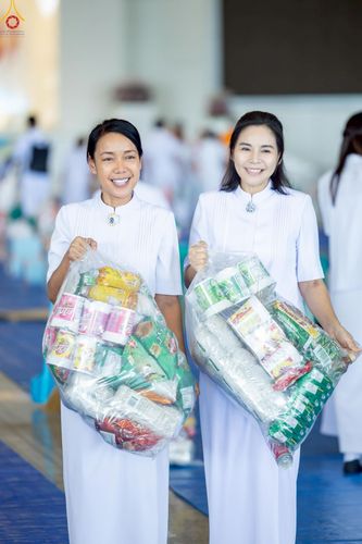 ภาพ No.240570:วันพุธที่ 27 สิงหาคม พ.ศ. 2568 พิธีตักบาตร ในวันธรรมชัย ณ วัดพระธรรมกาย จ.ปทุมธานี