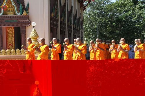 ภาพ No.40974:พิธีตัดปอยผม ปลงผม ขอขมารับผ้าไตรและพิธีบรรพชา ในโครงการอุปสมบท บูชาธรรมมหาปูชนียาจารย์ ประจำปี 2564 ชุดที่ 18