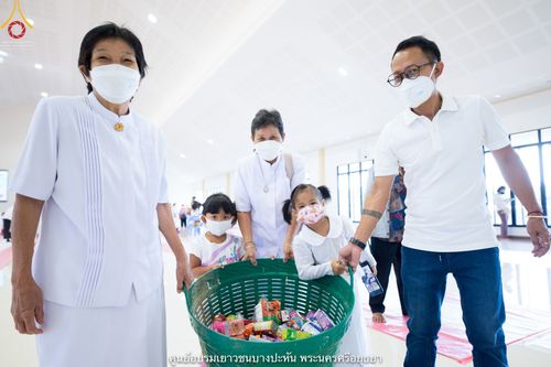 ภาพ No.41067:พิธีตัดปอยผม ปลงผม ขอขมารับผ้าไตรและพิธีบรรพชา ในโครงการอุปสมบท บูชาธรรมมหาปูชนียาจารย์ ประจำปี 2564 ชุดที่ 19