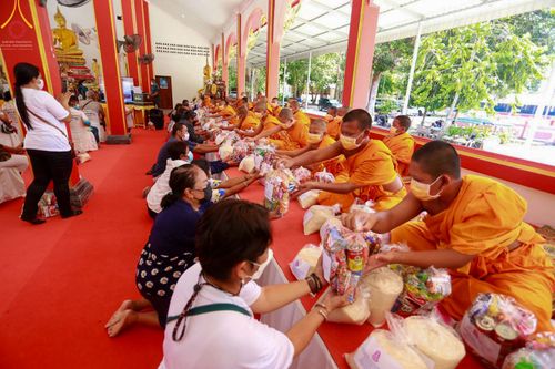 ภาพ No.45788:ประมวลภาพกิจกรรม โครงการบรรพชาสามเณรฟื้นฟูพระพุทธศาสนาทั่วไทย ณ วัดเวฬุวัน และศูนย์ปฏิบัติธรรมและอบรมเยาวชนยะลา