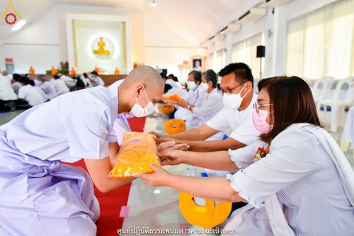 ภาพ No.39611:พิธีตัดปอยผม ปลงผม ขอขมารับผ้าไตรและพิธีบรรพชา ในโครงการอุปสมบท บูชาธรรมมหาปูชนียาจารย์ ประจำปี 2564 ชุดที่ 3