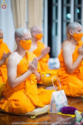 ภาพ No.40474:พิธีตัดปอยผม ปลงผม ขอขมารับผ้าไตรและพิธีบรรพชา ในโครงการอุปสมบท บูชาธรรมมหาปูชนียาจารย์ ประจำปี 2564 ชุดที่ 13