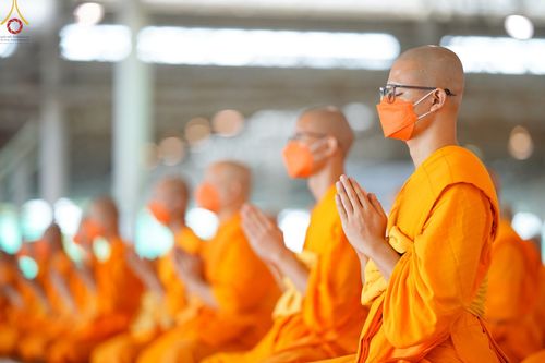 ภาพ No.48225:ประมวลภาพพิธีถวายผ้าอาบน้ำฝน และประทีปโคมไฟ เนื่องในวันอาสาฬหบูชา ประจำปี 2565