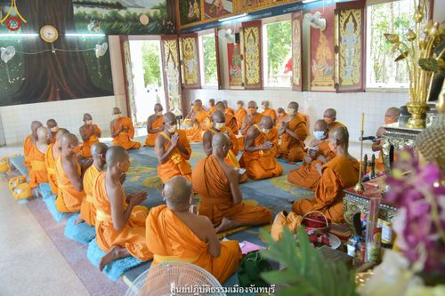 ภาพ No.39833:พิธีตัดปอยผม ปลงผม ขอขมารับผ้าไตรและพิธีบรรพชา ในโครงการอุปสมบท บูชาธรรมมหาปูชนียาจารย์ ประจำปี 2564 ชุดที่ 6