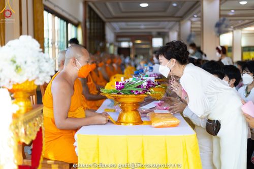 ภาพ No.40210:พิธีตัดปอยผม ปลงผม ขอขมารับผ้าไตรและพิธีบรรพชา ในโครงการอุปสมบท บูชาธรรมมหาปูชนียาจารย์ ประจำปี 2564 ชุดที่ 10
