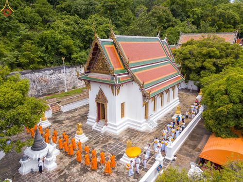 ภาพ No.48076:ประมวลภาพพิธีเวียนประทักษิณ และบรรพชาอุปสมบท รุ่นเข้าพรรษา ปี 2565