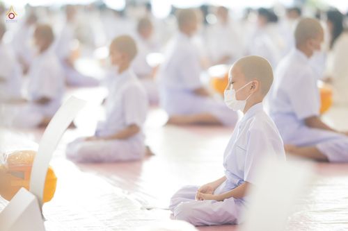 ภาพ No.44245:ประมวลภาพพิธีเวียนประทักษิณ, พิธีวันทาพระมหาธรรมกายเจดีย์ และพิธีขอขมารับผ้าไตร โครงการบวชภาคฤดูร้อน พ.ศ. 2565