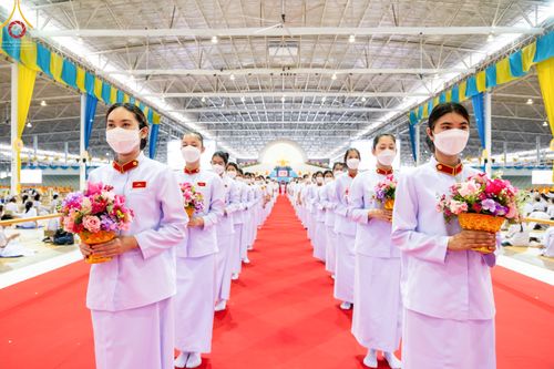 ภาพ No.52342:ประมวลภาพพิธีบูชาข้าวพระ (วันอาทิตย์ต้นเดือนตุลาคม) ณ วัดพระธรรมกาย จ.ปทุมธานี 