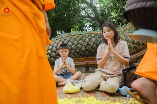 ภาพ No.329173:วันเสาร์ที่ 16 พฤษภาคม พ.ศ.2569 ธรรมยาตรา เดินดูดวงขึ้นดอยฉลองแชมป์บาลี วัดบ้านขุน อำเภอฮอด จังหวัดเชียงใหม่