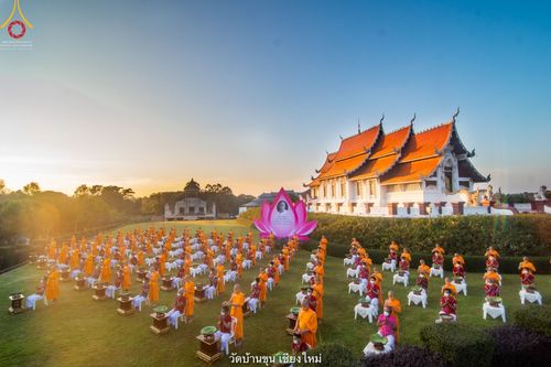 ภาพ No.39338:พิธีตัดปอยผมและปลงผมในโครงการอุปสมบท บูชาธรรมมหาปูชนียาจารย์ ประจำปี 2564 ชุดที่ 1