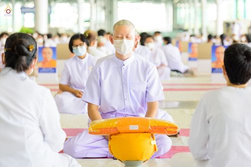 ภาพ No.44246:ประมวลภาพพิธีเวียนประทักษิณ, พิธีวันทาพระมหาธรรมกายเจดีย์ และพิธีขอขมารับผ้าไตร โครงการบวชภาคฤดูร้อน พ.ศ. 2565