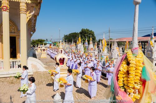ภาพ No.40897:พิธีตัดปอยผม ปลงผม ขอขมารับผ้าไตรและพิธีบรรพชา ในโครงการอุปสมบท บูชาธรรมมหาปูชนียาจารย์ ประจำปี 2564 ชุดที่ 17