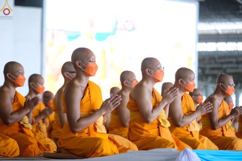 ภาพ No.48226:ประมวลภาพพิธีถวายผ้าอาบน้ำฝน และประทีปโคมไฟ เนื่องในวันอาสาฬหบูชา ประจำปี 2565