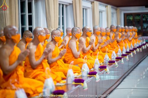 ภาพ No.40473:พิธีตัดปอยผม ปลงผม ขอขมารับผ้าไตรและพิธีบรรพชา ในโครงการอุปสมบท บูชาธรรมมหาปูชนียาจารย์ ประจำปี 2564 ชุดที่ 13