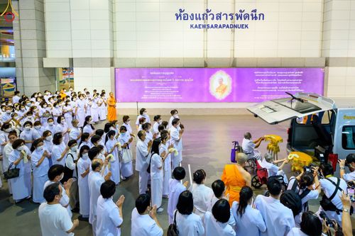 ภาพ No.48529:ประมวลภาพพิธีรับร่างนักสร้างบารมี พระเดชพระคุณพระสุธรรมญาณวิเทศ วิ. (สุธรรม สุธมฺโม)