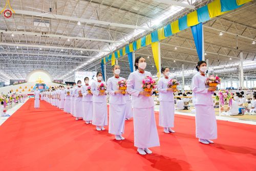 ภาพ No.52341:ประมวลภาพพิธีบูชาข้าวพระ (วันอาทิตย์ต้นเดือนตุลาคม) ณ วัดพระธรรมกาย จ.ปทุมธานี 