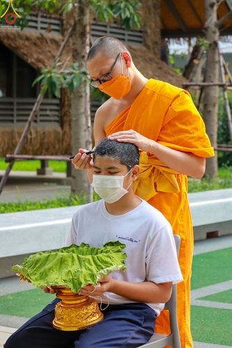 ภาพ No.44496:ประมวลภาพพิธีปลงผม โครงการบรรพชาสามเณรหน่อแก้วเปรียญธรรมรุ่นที่ 10